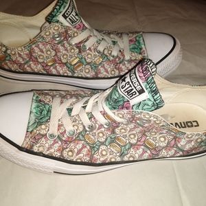 Converse Sugar Skull Women's size 8